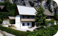 pic_farmhouse.jpg